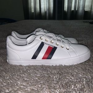 Tommy Hilfiger Sneakers Size 7W (BRAND NEW)